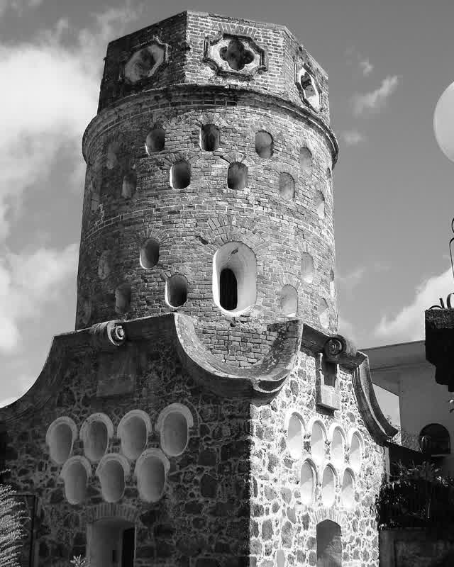 El Fortín de Heredia, torre de ladrillo
